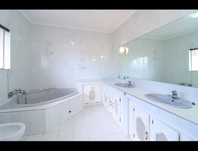 4 BEDROOM HOUSE FOR SALE IN LYNDHURST